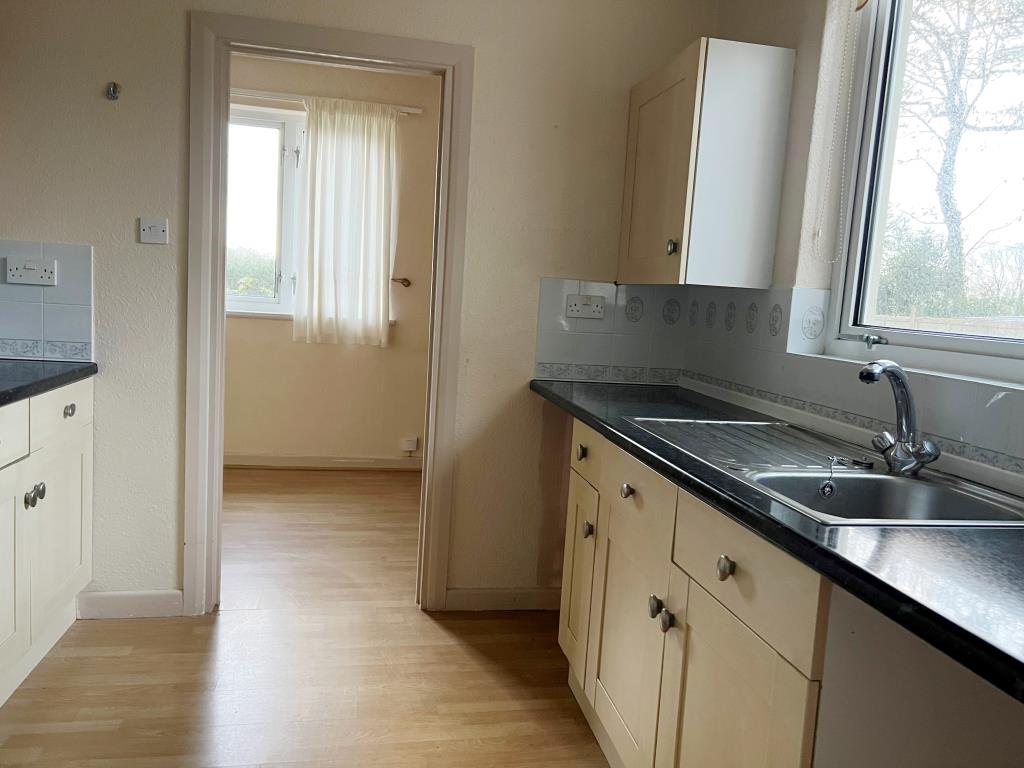 Lot: 3 - SEMI-DETACHED BUNGALOW FOR UPDATING -